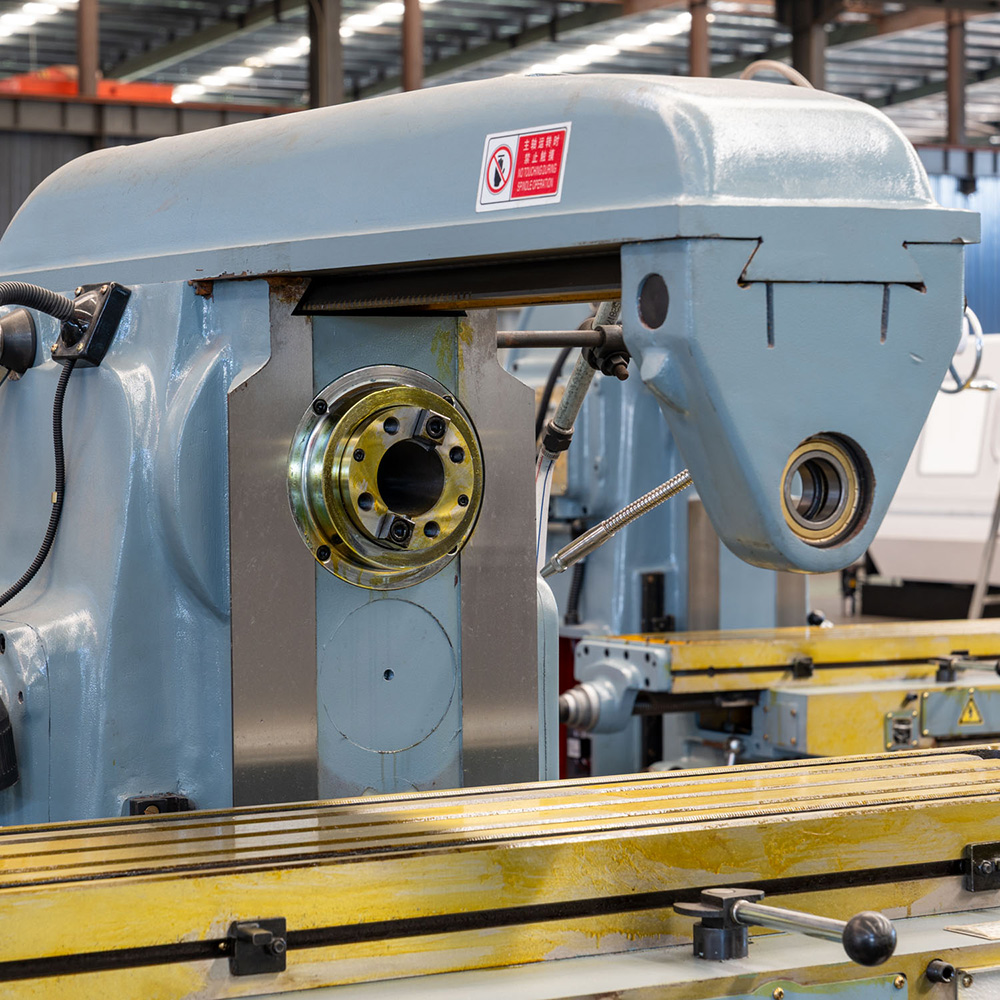 XW6132 High-Precision Horizontal Milling Machine for Multi-Purpose Applications XW6132 High-Precision Horizontal Milling Machine for Multi-Purpose Applications